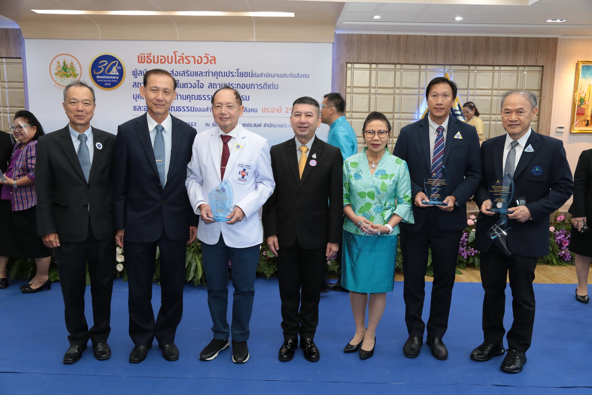 โรงพยาบาลจุฬารัตน์ 3 อินเตอร์ ได้รับโล่ประกาศเกียรติคุณ ...